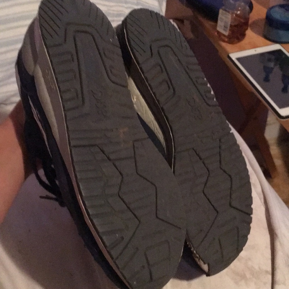 ASICS - Picture 3 of 4
